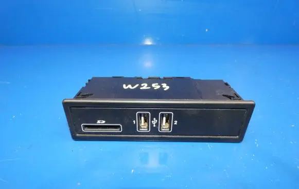 Mercedes-Benz GLC X253 C253 USB socket connector A2058200526 180216