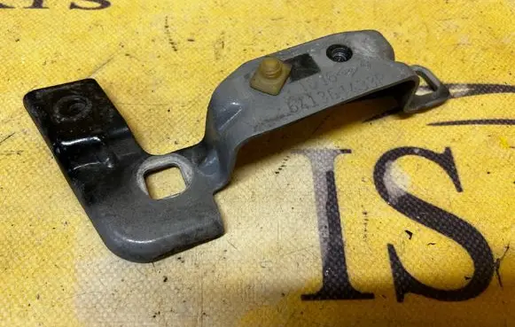 Renault Megane IV Fender mounting bracket 641351433R