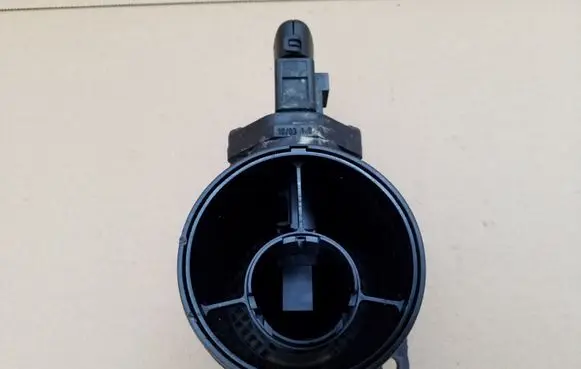 Volkswagen Touareg I Mass air flow meter 074906461B