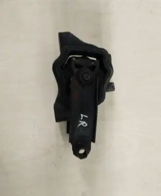 Land Rover Freelander 2 - LR2 Engine mount bracket 8070M18