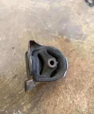 Honda Accord Engine mount bracket