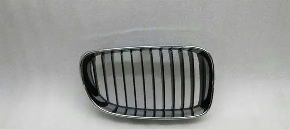 BMW 1 E81 E87 Front grill 51137166440