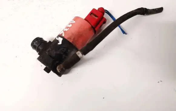 Toyota Yaris Windscreen/windshield washer pump 061130a 30358