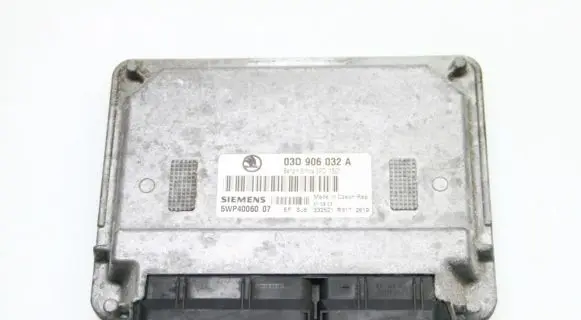Skoda Fabia Mk1 (6Y) Engine control unit/module 03D906032A