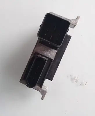 Opel Vivaro Glow plug pre-heat relay 8200558438A