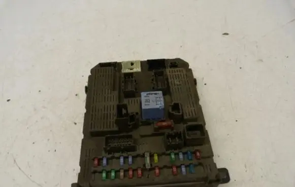 Citroen C5 Relay mounting block 9649301780