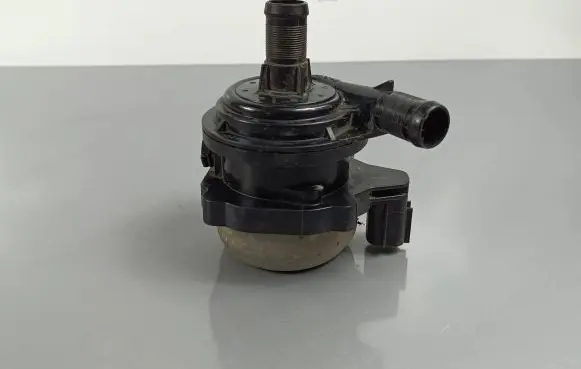 Nissan X-Trail T32 Electric auxiliary coolant/water pump 215807FV0A