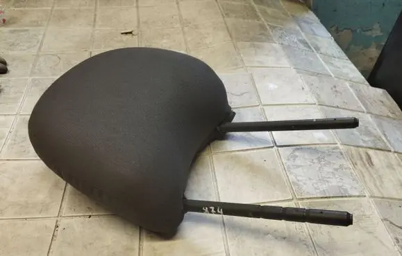 Volkswagen Fox Front seat headrest 