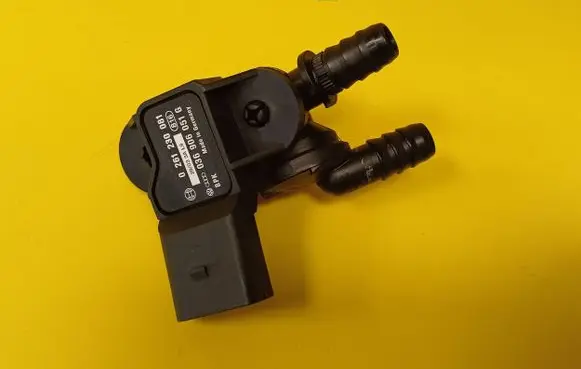 Volkswagen Touran I Air pressure sensor 0261230081 036906051