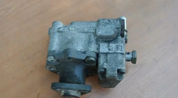 BMW 5 E60 E61 Power steering pump 678084802