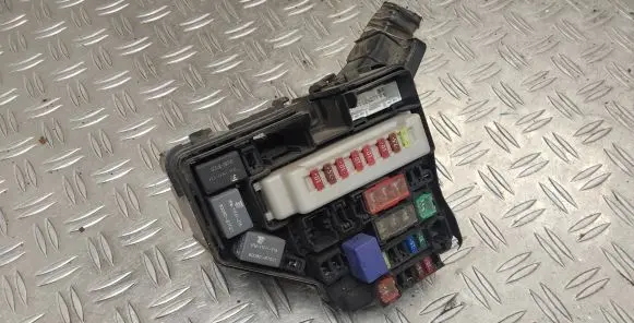 Toyota Yaris Fuse box set 821110UG20D