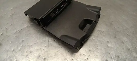 Mercedes-Benz B W246 W242 USB socket connector A1728202100