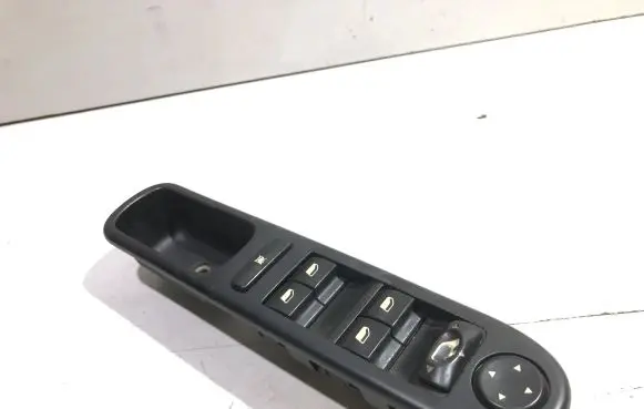 Peugeot 307 CC Electric window control switch 96531123XT