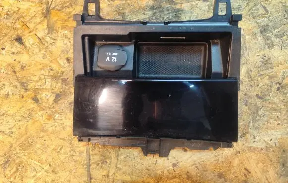 Mercedes-Benz C W204 Ashtray (front) A2046801350 1008970