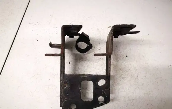 Ford Maverick Engine mounting bracket