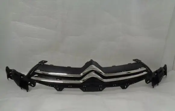 Citroen C4 II Front bumper upper radiator grill 7422R3