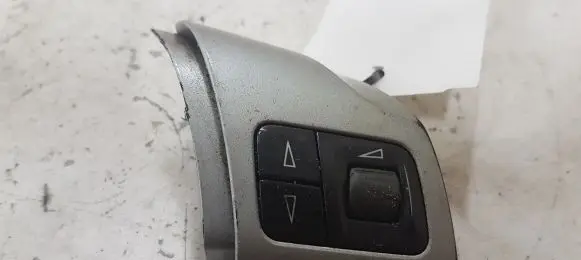 Opel Zafira B Steering wheel buttons/switches 88119803