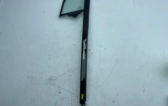 BMW i3 Front door vent window glass four-door 