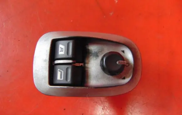 Peugeot 206+ Electric window control switch 96316308XT PEUGEOT206PLUS