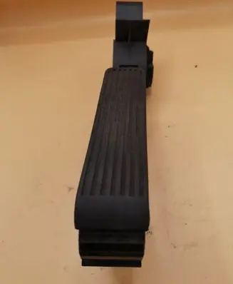 Mercedes-Benz E W211 Accelerator throttle pedal A2113000404