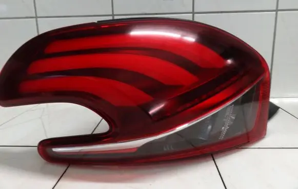 Peugeot 208 Rear/tail lights 9825601280