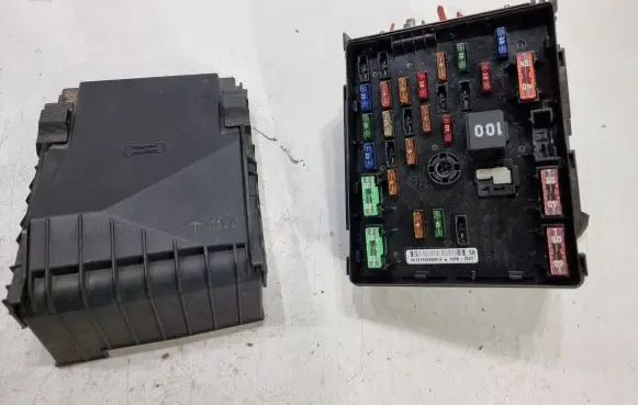 Volkswagen Tiguan Fuse box set 3C0937125A
