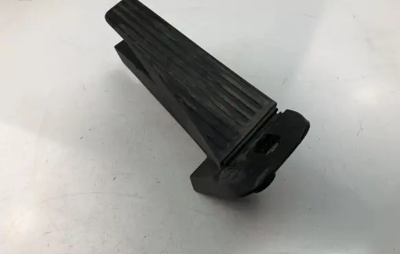Volvo XC60 Accelerator throttle pedal 32269124