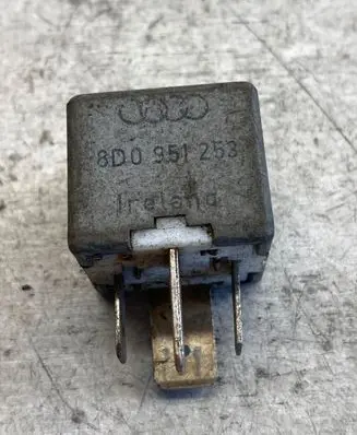 Audi A4 S4 B5 8D Other relay 8d0951253