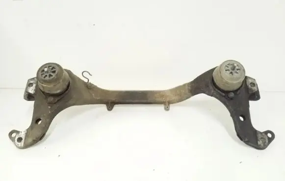 Volkswagen Touareg I Engine mounting bracket 7L6199207