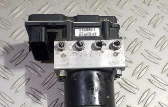 Skoda Fabia Mk2 (5J) ABS Pump 6R0614117F 0265232276 09090121643