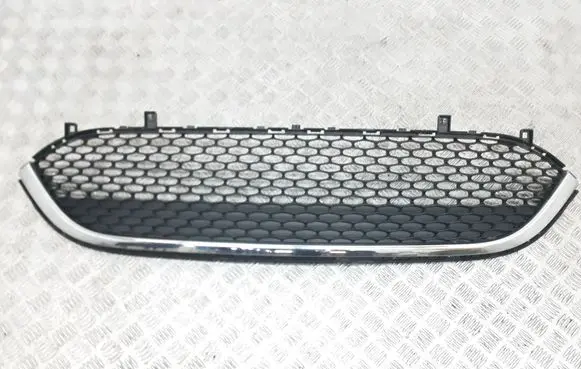 Chrysler Pacifica Front bumper lower grill 68243498AA