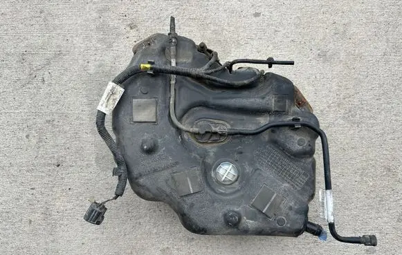 Land Rover Range Rover Evoque L538 AdBlue liquid reservoir GJ325J228A