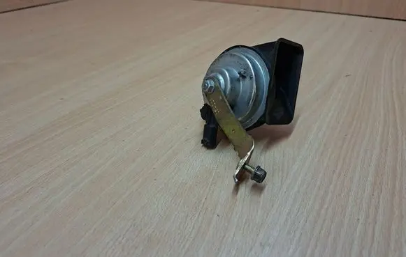 BMW 3 E46 Horn signal 61338379712