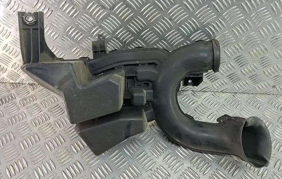 Nissan Juke I F15 Air intake duct part 70390758