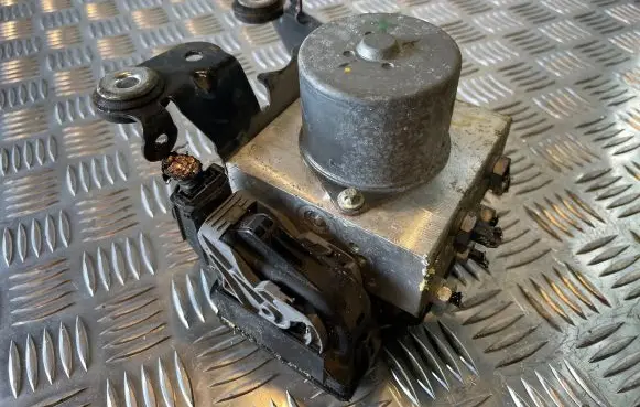Ford Mondeo MK IV ABS Pump 8G912C405AA 54084922B 16565703