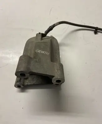 Hyundai Genesis Engine mounting bracket 218152M200