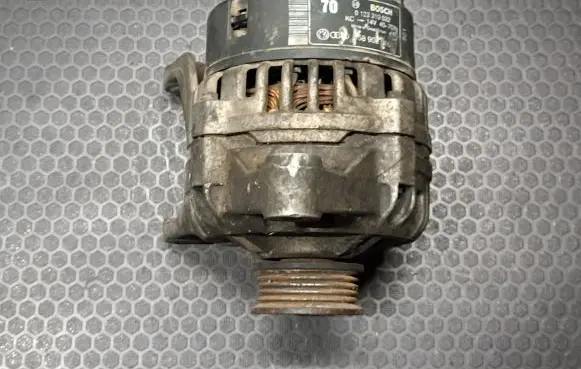 Audi A4 S4 B5 8D Generator/alternator 0123310022