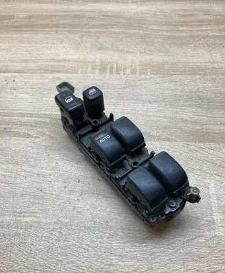 Toyota Highlander XU20 Electric window control switch 8404048050