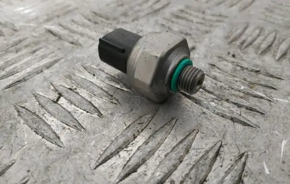 BMW 3 F30 F35 F31 Air conditioning (A/C) pressure sensor 9323658 64539323658