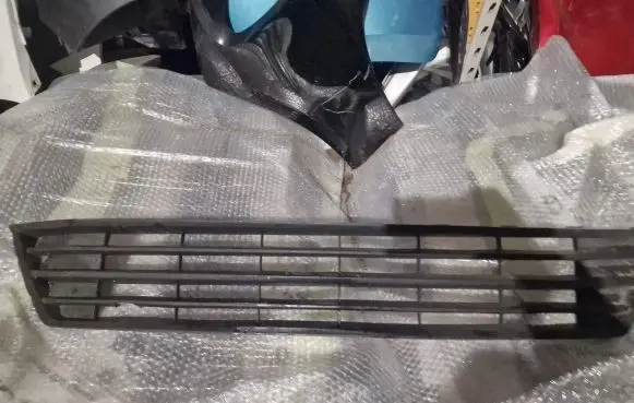 Volkswagen Caddy Front bumper upper radiator grill 2K5853677