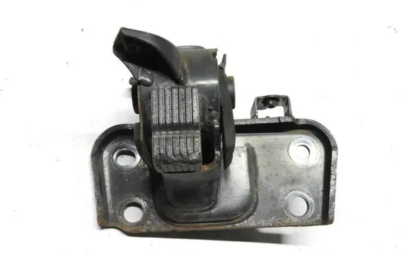 Toyota Verso Engine mounting bracket