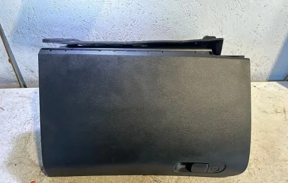 Dodge Challenger Glove box set 6T3061X9AD NH175484 2622610