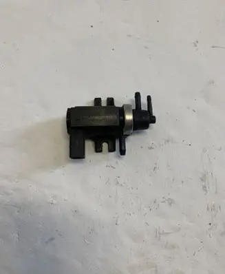 Audi A4 S4 B6 8E 8H Turbo solenoid valve 1J0906627