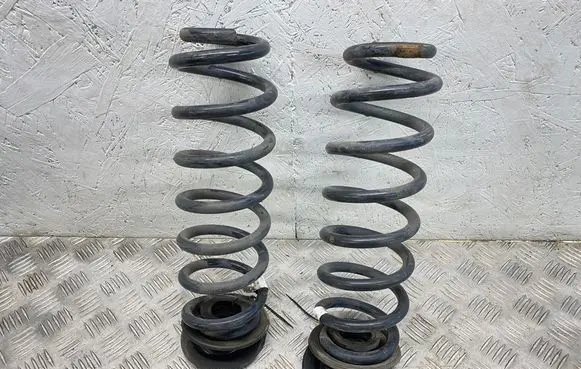 Volkswagen Golf VII Rear coil spring 5Q0511115 5Q0511115LM