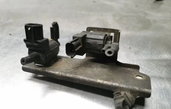 Mazda 323 F Turbo solenoid valve