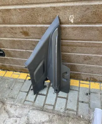 Volvo XC40 (C) pillar trim 32244155 E2564