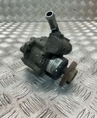 BMW X1 E84 Power steering pump 678045902