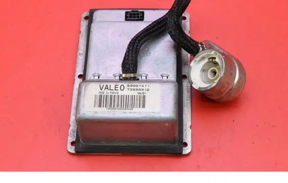 Audi A4 S4 B6 8E 8H Voltage converter/converter module 89001411
