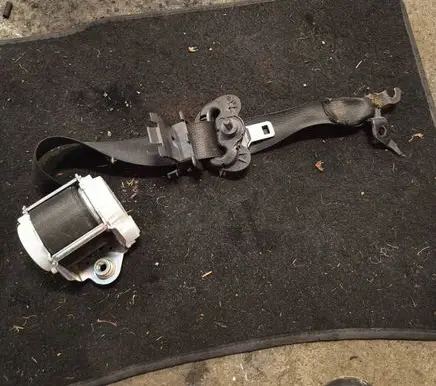 BMW 1 E81 E87 Front seatbelt 