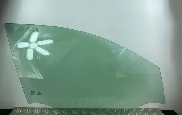 KIA Sorento Front door window glass four-door